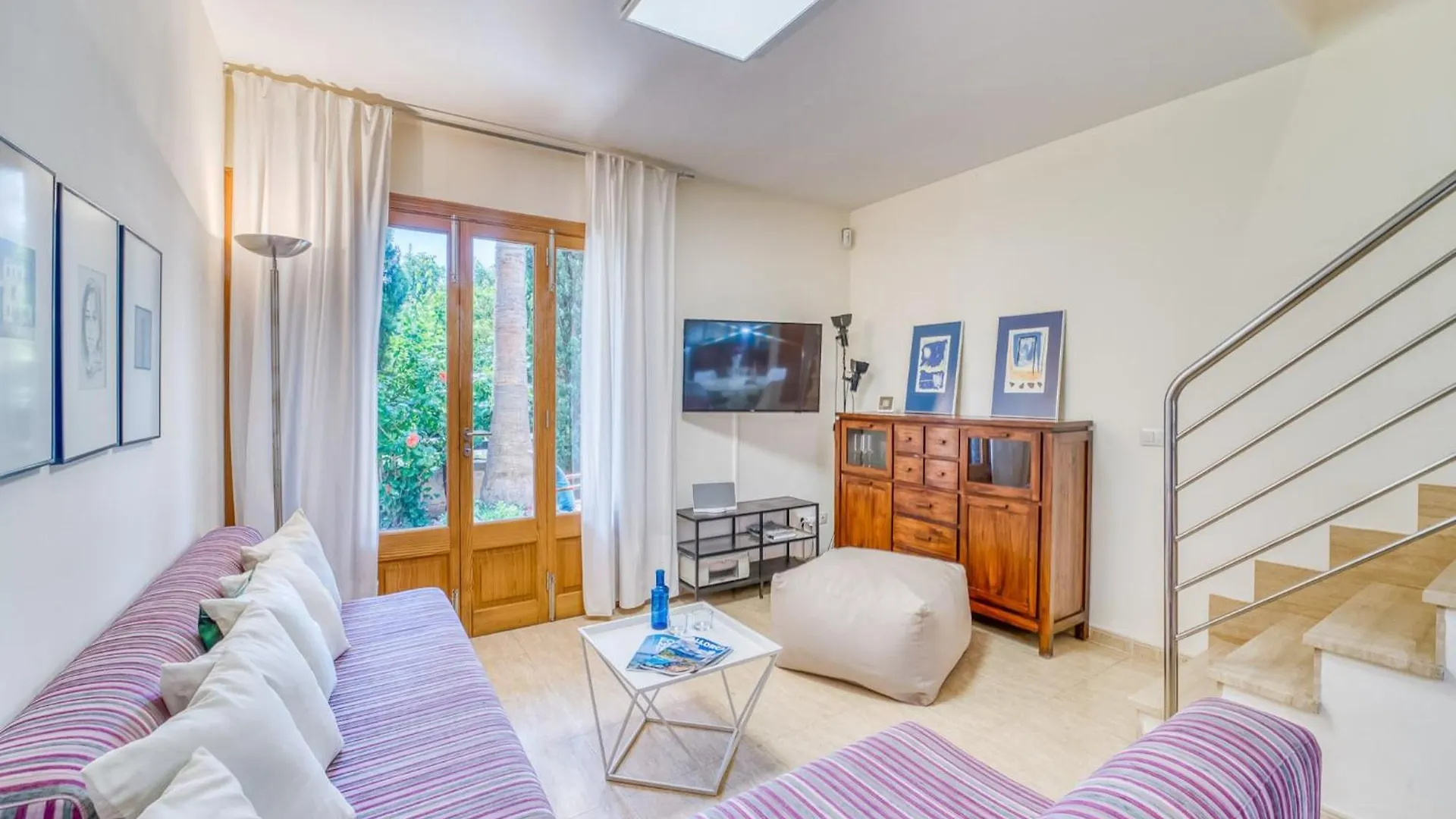 Holiday Home With Mountain Views location